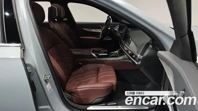 BMW 7 Series 2023 — ფოტო 30/40