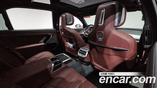 BMW 7 Series 2023 — ფოტო 32/40