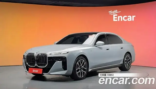 BMW 7 Series 2023 — ფოტო 9/40