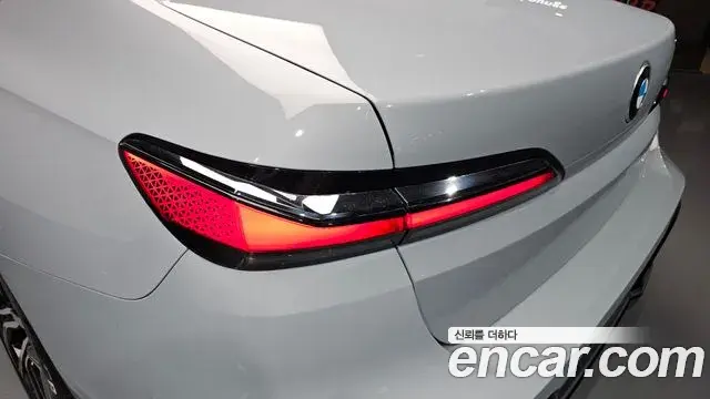 BMW 7 Series 2023 — ფოტო 38/40