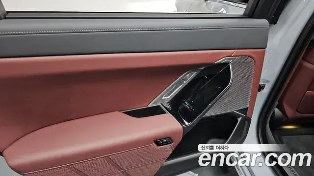 BMW 7 Series 2023 — ფოტო 37/40