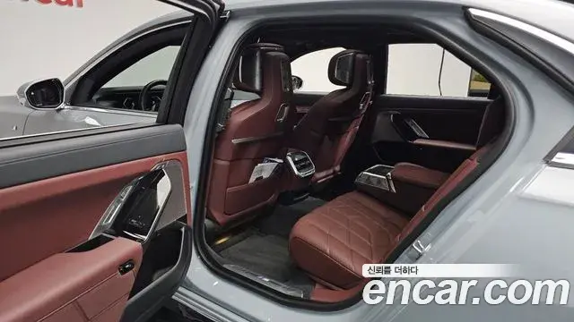BMW 7 Series 2023 — ფოტო 26/40