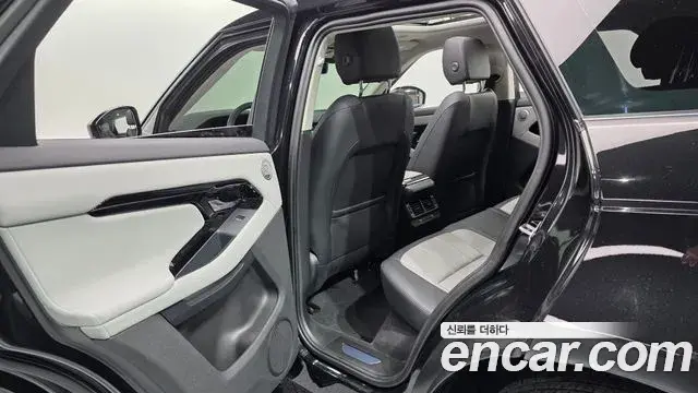 Land Rover Range Rover Evoque 2025 — Фото 12/20