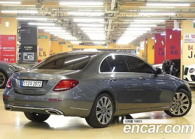 Mercedes-Benz E-Class 2019 — Photo 1/20
