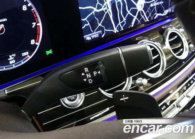 Mercedes-Benz E-Class 2019 — Photo 12/20