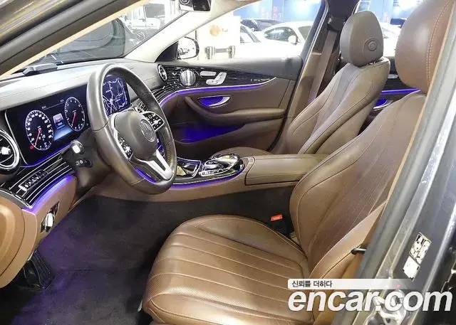 Mercedes-Benz E-Class 2019 — Photo 18/20