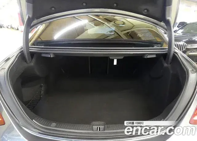 Mercedes-Benz E-Class 2019 — Photo 9/20
