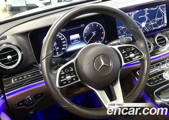 Mercedes-Benz E-Class 2019 — Photo 5/20