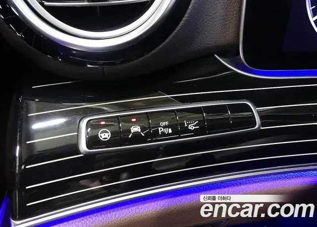 Mercedes-Benz E-Class 2019 — Photo 20/20