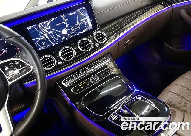 Mercedes-Benz E-Class 2019 — Photo 15/20