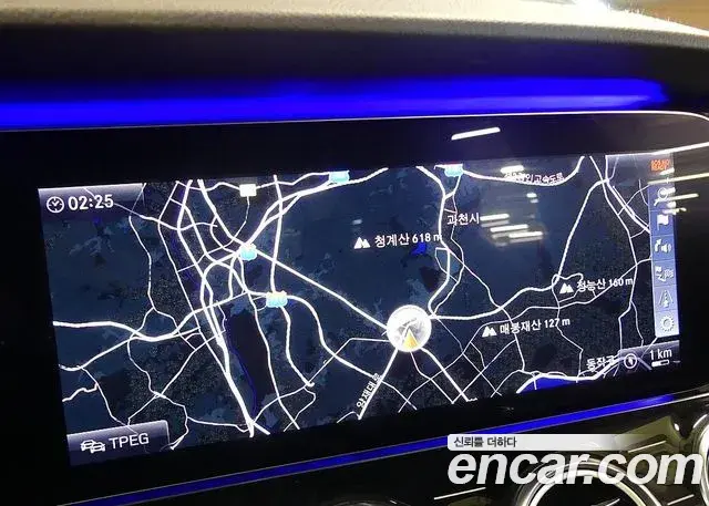 Mercedes-Benz E-Class 2019 — Photo 11/20
