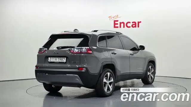 Jeep Cherokee 2021 — Şəkil 26/32