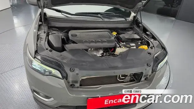 Jeep Cherokee 2021 — Şəkil 16/32