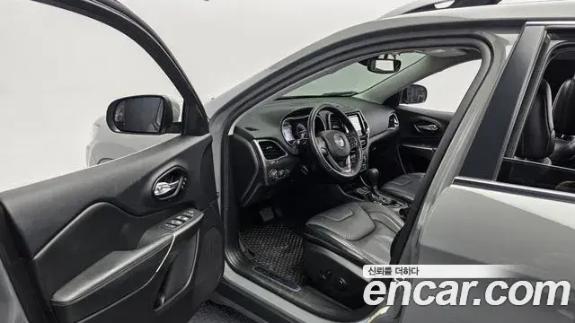 Jeep Cherokee 2021 — Şəkil 9/32