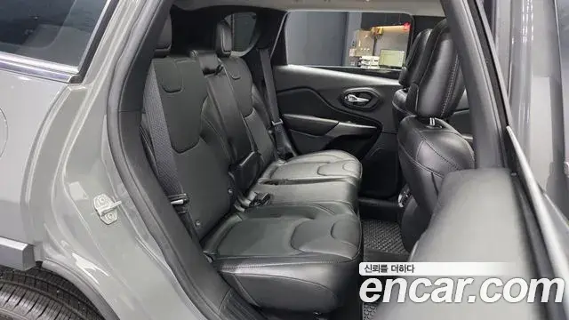 Jeep Cherokee 2021 — Şəkil 10/32