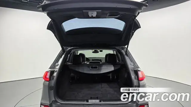 Jeep Cherokee 2021 — Şəkil 29/32