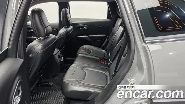 Jeep Cherokee 2021 — Şəkil 27/32