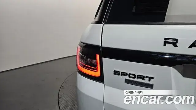 Land Rover Range Rover Sport 2018 — Photo 24/36