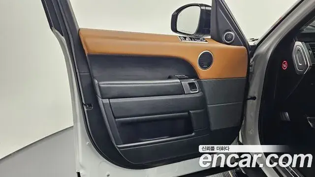 Land Rover Range Rover Sport 2018 — Photo 16/36