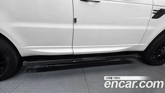 Land Rover Range Rover Sport 2018 — Photo 28/36