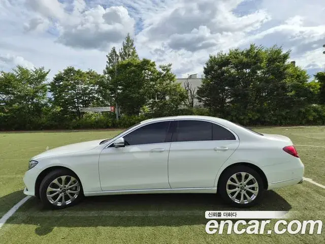 Mercedes-Benz E-Class 2019 — Şəkil 18/20
