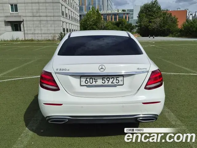 Mercedes-Benz E-Class 2019 — Şəkil 14/20
