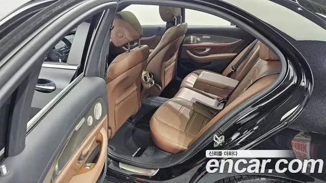 Mercedes-Benz E-Class 2021 — Фото 11/20