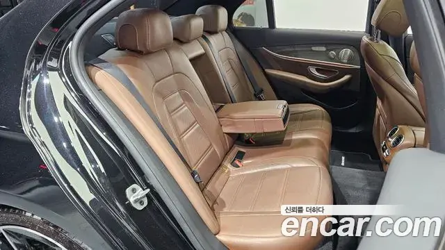 Mercedes-Benz E-Class 2021 — Фото 12/20