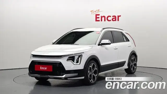 Kia Niro 2022 — Фото 1/20
