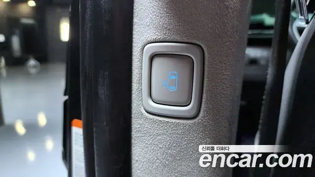 Hyundai Staria 2023 — Фото 17/20