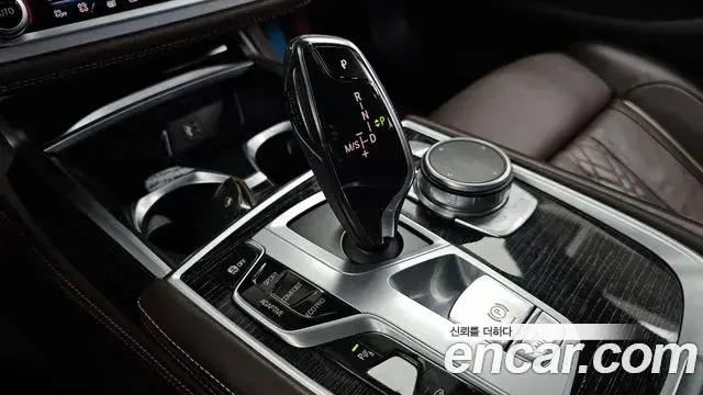 BMW 7 Series 2018 — Şəkil 11/20