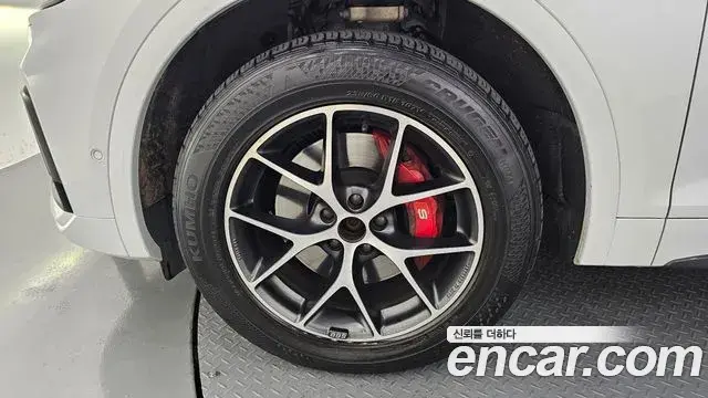 Audi SQ5 2021 — Şəkil 13/36