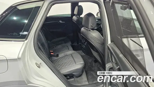 Audi SQ5 2021 — Şəkil 34/36