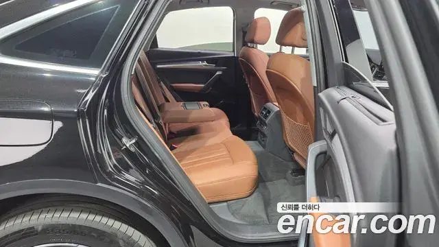 Audi Q5 2023 — Şəkil 11/32