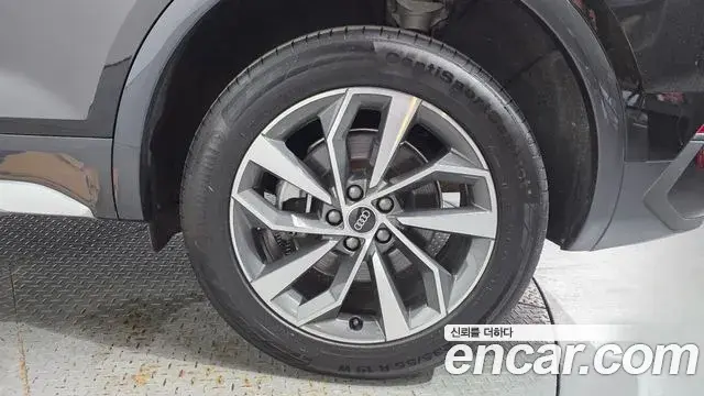 Audi Q5 2023 — Şəkil 14/32