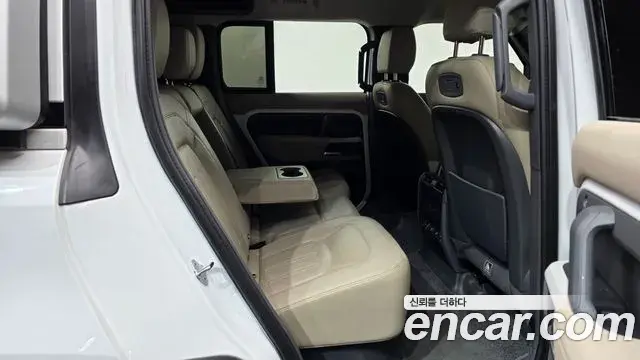 Land Rover Defender 2021 — ფოტო 36/38