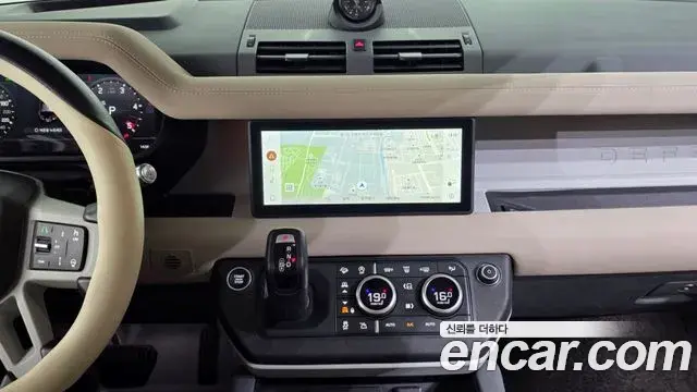 Land Rover Defender 2021 — ფოტო 14/38