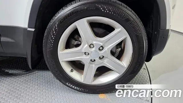 Land Rover Defender 2021 — ფოტო 24/38