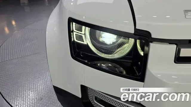 Land Rover Defender 2021 — ფოტო 21/38