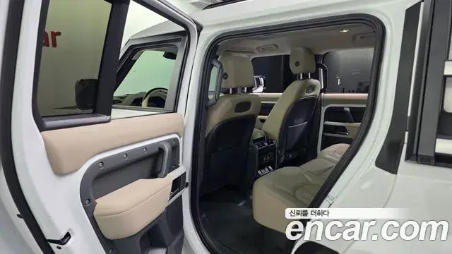 Land Rover Defender 2021 — ფოტო 32/38