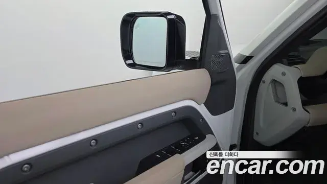 Land Rover Defender 2021 — ფოტო 15/38