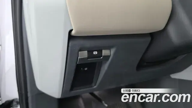 Land Rover Defender 2021 — ფოტო 20/38
