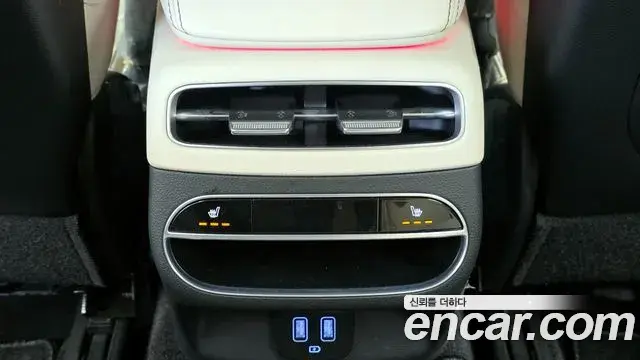 Genesis GV70 2023 — Photo 21/31
