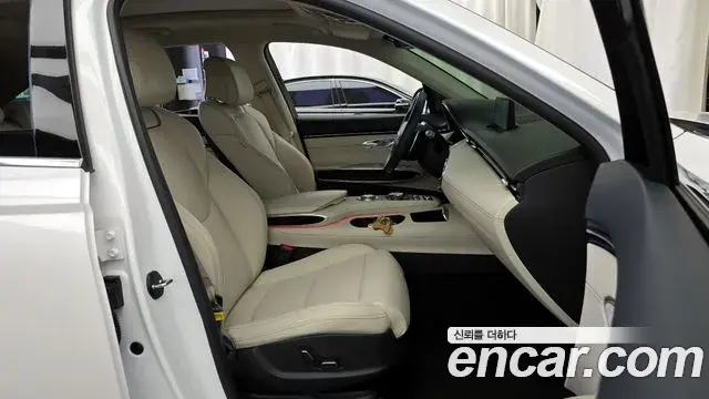 Genesis GV70 2023 — Photo 15/31