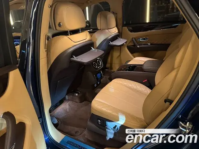 Bentley Bentayga 2018 — Şəkil 3/19