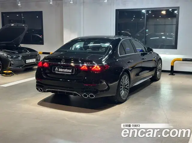 Mercedes-Benz E-Class 2025 — Photo 13/20