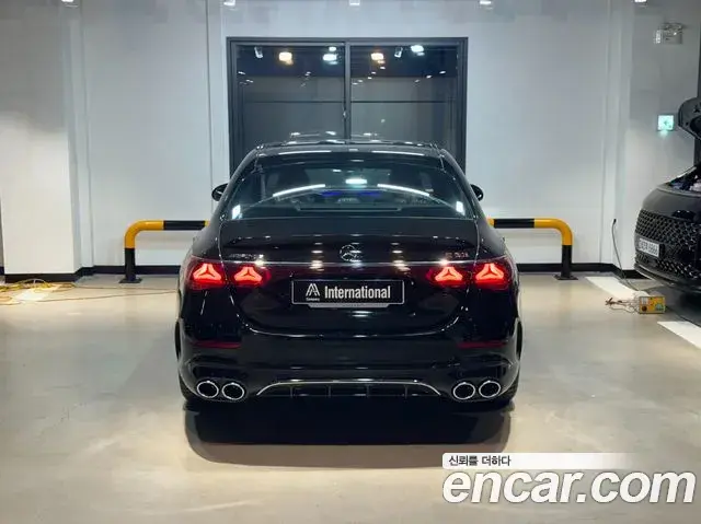Mercedes-Benz E-Class 2025 — Photo 16/20