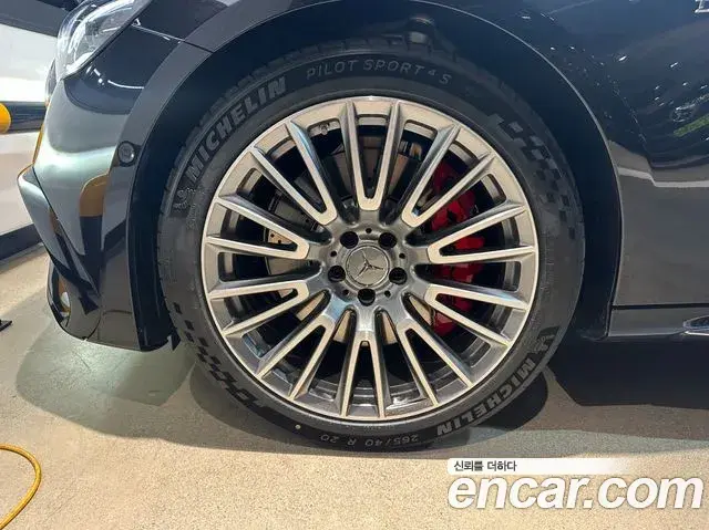 Mercedes-Benz E-Class 2025 — Photo 18/20