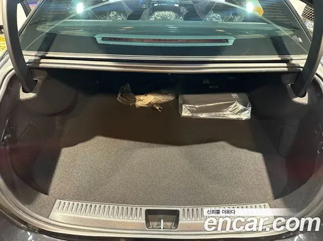 Mercedes-Benz E-Class 2025 — Photo 20/20