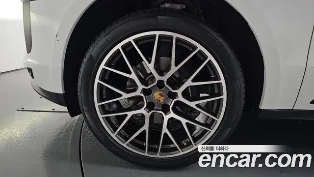 Porsche Macan 2021 — Şəkil 21/37